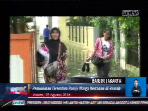 Air Waduk Meluap Rendam Rumah dan Mobil di Ciracas