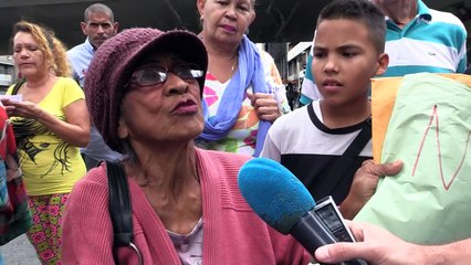 Ancianos en Venezuela exigen el pago de su pensión