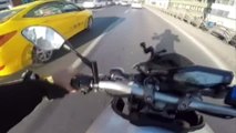 E-5 Karayolu'nda Motosikletlinin Ölümden Kıl Payı Döndüğü Anlar Kamerada