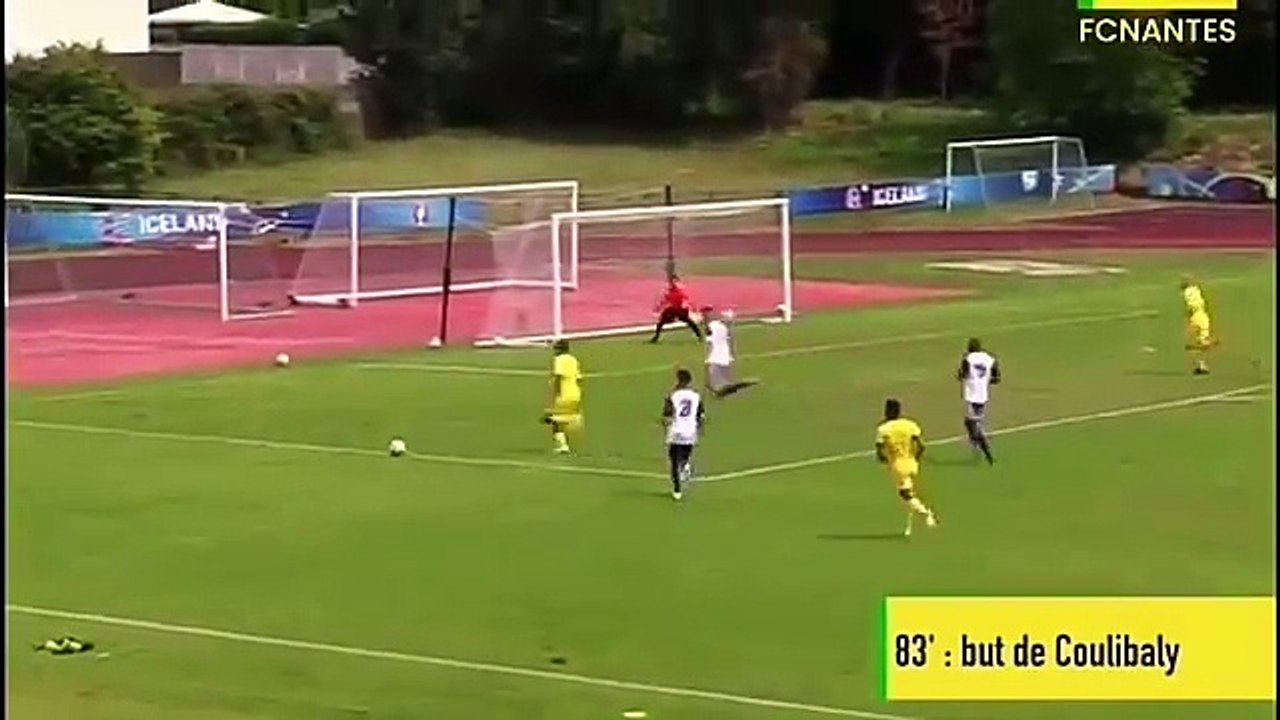 Santy ngom fait un dribble à la Neymar