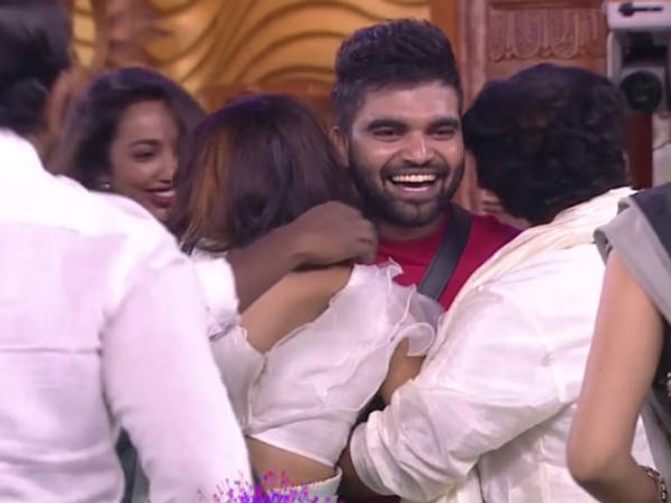 Pradeep Machiraju makes a Grand Entry to the Bigg House