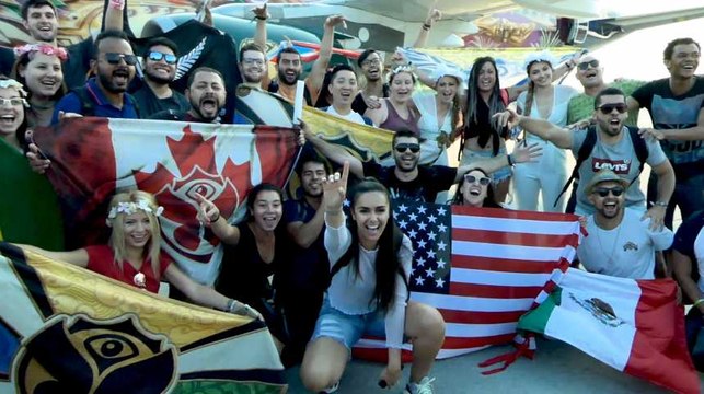 Tomorrowland 2018 : Les festivaliers débarquent en Belgique à bord de l'avion thématique