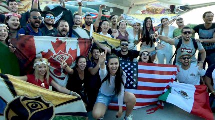 Tomorrowland 2018 : Les festivaliers débarquent en Belgique à bord de l'avion thématique