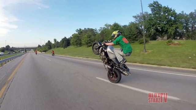 Street Bike POLICE CHASE Motorcycle Stunts Running From The COPS MOM Ride 2016 BIKERS VS COP VIDEO