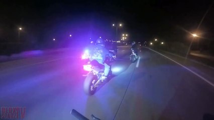 Descargar video: Street Bike VS Cops Biker RUNNING From POLICE CHASE Motorcycle MESSING With COP Riding WHEELIE 2016