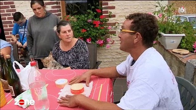 Morandini Zap: Un père de famille s'entraîne à avaler du fromage en un temps record pour une drôle de compétition - Regardez