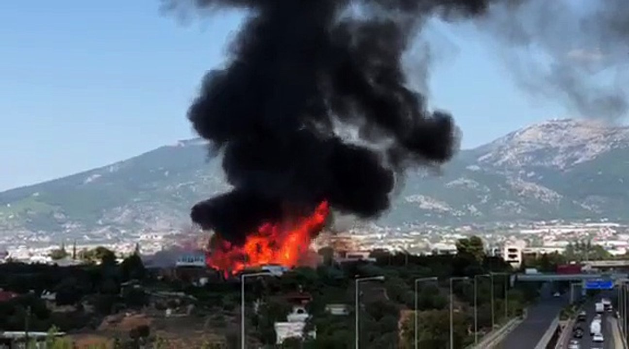 Μεγάλη φωτιά στο Μενίδι