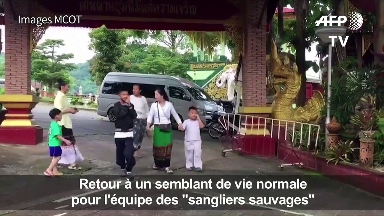 Thaïlande: les rescapés de la grotte dans un temple bouddhiste