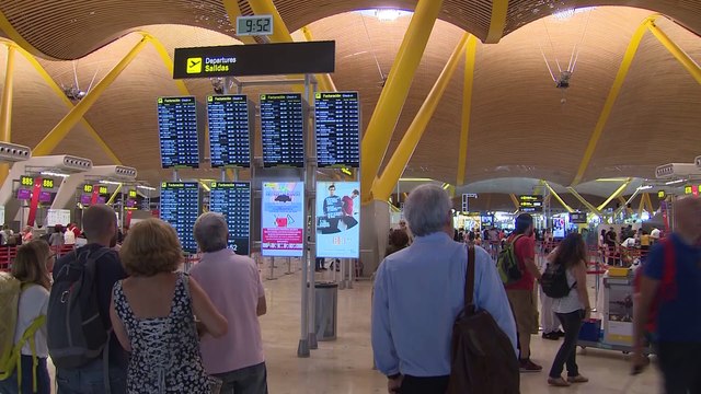 Fomento asegura que es legal que Ryanair cancele vuelos