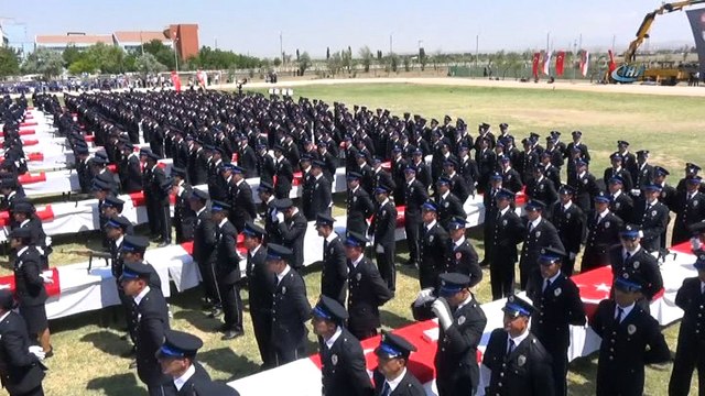 15 Temmuz şehidi ikiz polislerin eşleri de polis oldu