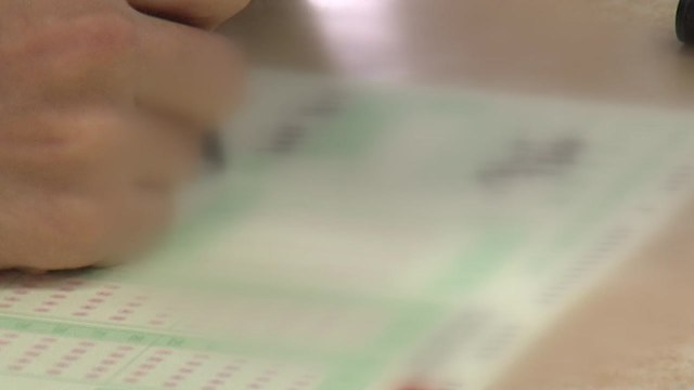 급우들이 밝혀낸 '고교 시험문제 유출'...교육감 사과 / YTN