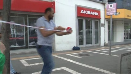 Banka Önüne Bırakılan Çanta Polisi Harekete Geçirdi