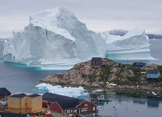 Παγόβουνο – γίγας απειλεί χωριό της Γροιλανδίας