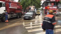 Çengelköy'de şiddetli yağış etkili oldu, yolları su bastı