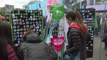 El pañuelo verde por el aborto, nuevo ícono en Argentina
