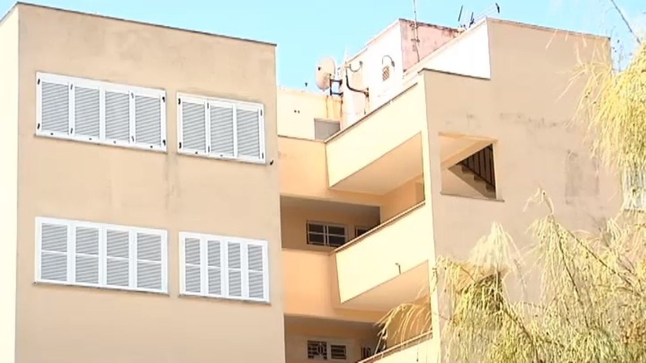 Un padre quiere comprobar cómo murió su hijo haciendo balconing