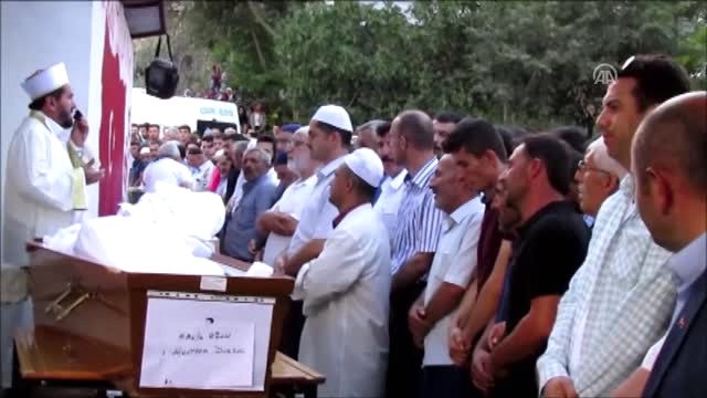 Kazada Ölen 3 Kişinin Cenazeleri Toprağa Verildi