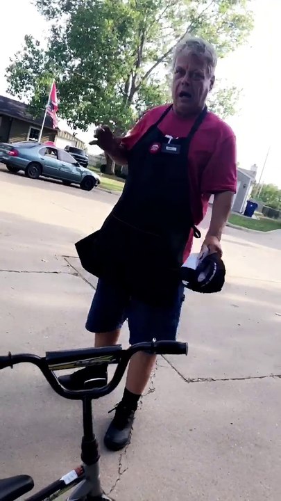 Singing Pizza Delivery Man