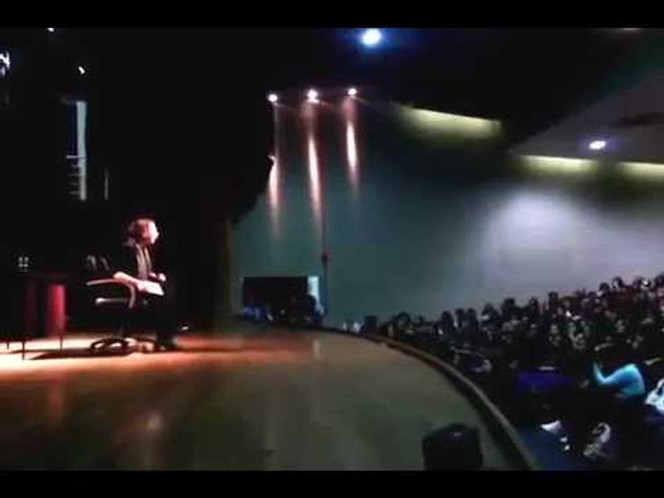 Festival de Teatro de Curitiba vira palco do 'Fora Temer'