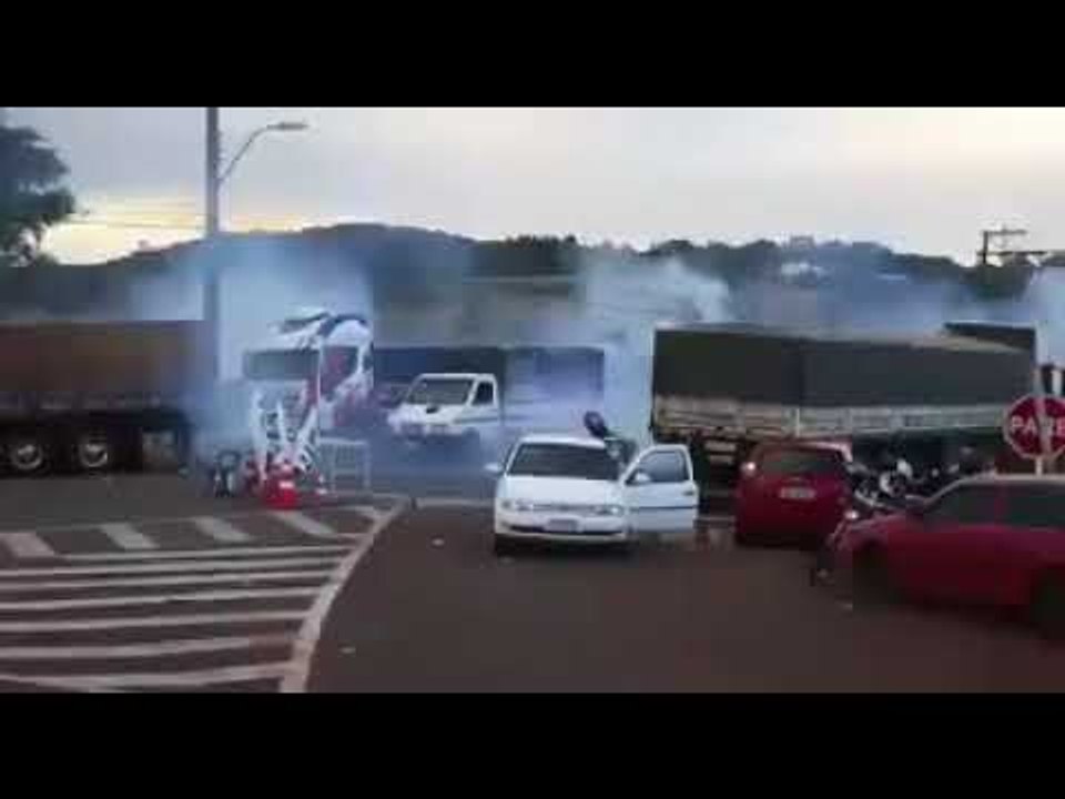 Em SC, a Polícia Rodoviária Federal entra em confronto com caminhoneiros