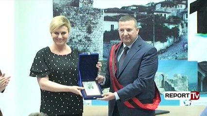 Report Tv - Presidentja kroate shpallet ‘Nderi i Beratit’