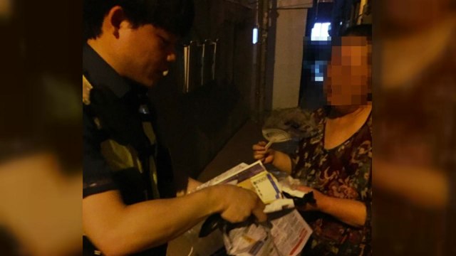 [좋은뉴스] 5년간 모은 재산...쓰레기더미서 찾아준 경찰 / YTN