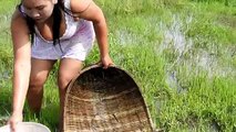 Beautiful Girl Fishing Amazing Fishing at pailin How to Catch fish by Hand part 58