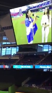 #LoÚltimoLas Sagradas Notas del Himno Nacional de Nicaragua, fueron entonadas por ciudadanos americanos en el Estadio Marlins Park, en Miami .Fue un moment