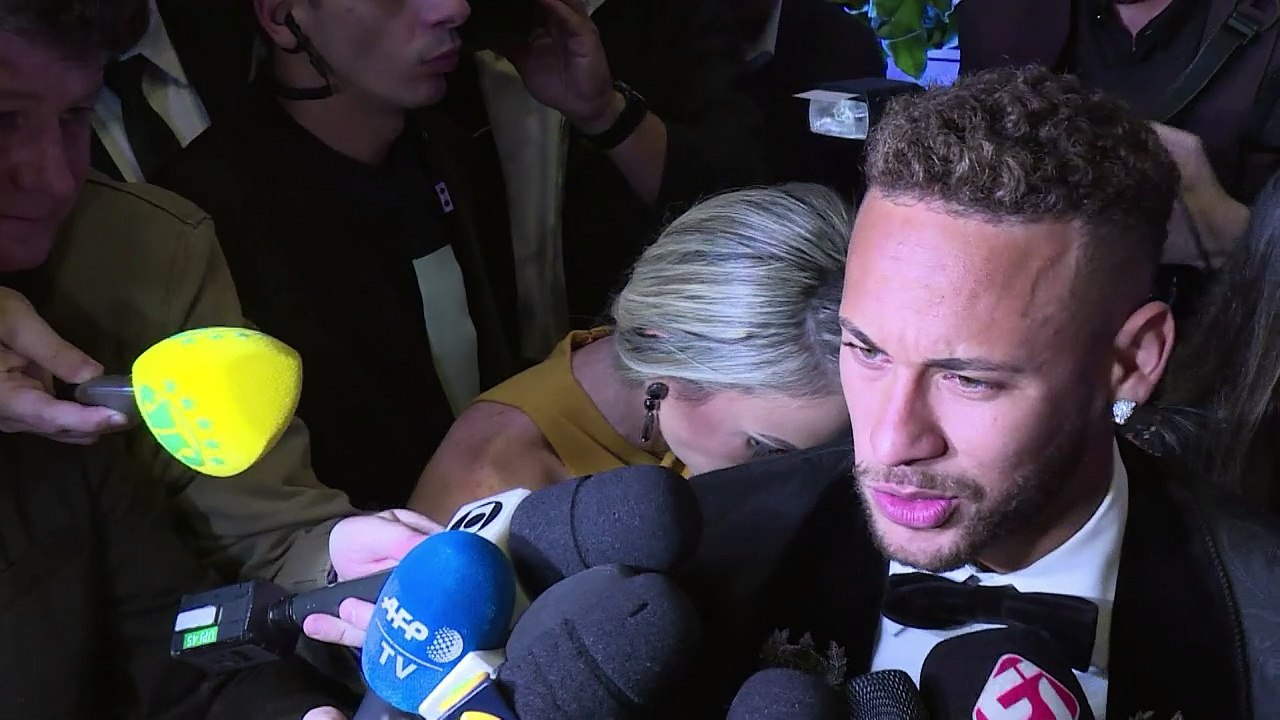 Neymar: ‘fico em Paris’