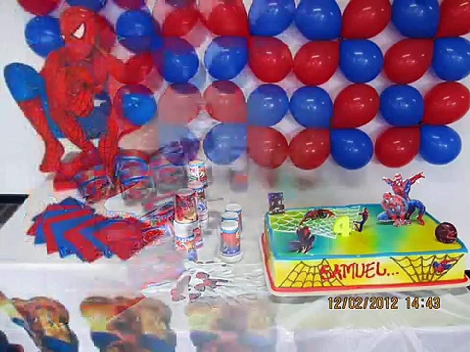 Thematic party decoration by spiderman