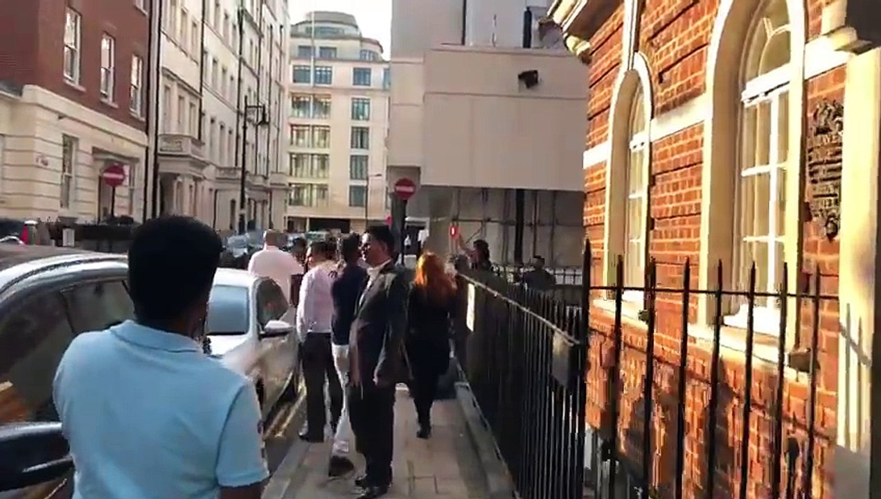 PML-N and PTI supporter are head to head outside Nawaz Sharif's Avenfield House London