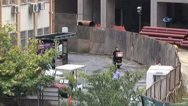 Bu üst geçidi yayalar değil, motosikletliler kullanıyor