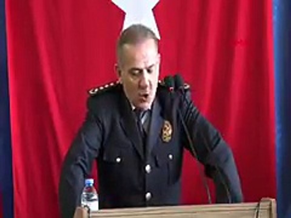 Polis müdüründen alkışlanacak sözler