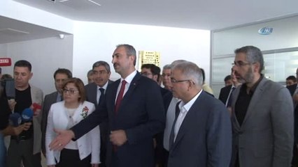Bakan Gül: "Akın İpek'in Bağımsız Türk Yargısına İade Edilmesini İstiyoruz"