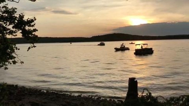 'Duck boat' capsizes, kills at least 11 in Missouri