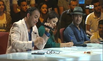 شاهدوا بكاء الفنان رشيد الوالي بعد تذكر وفاة أخته فاطمة...الفيديو