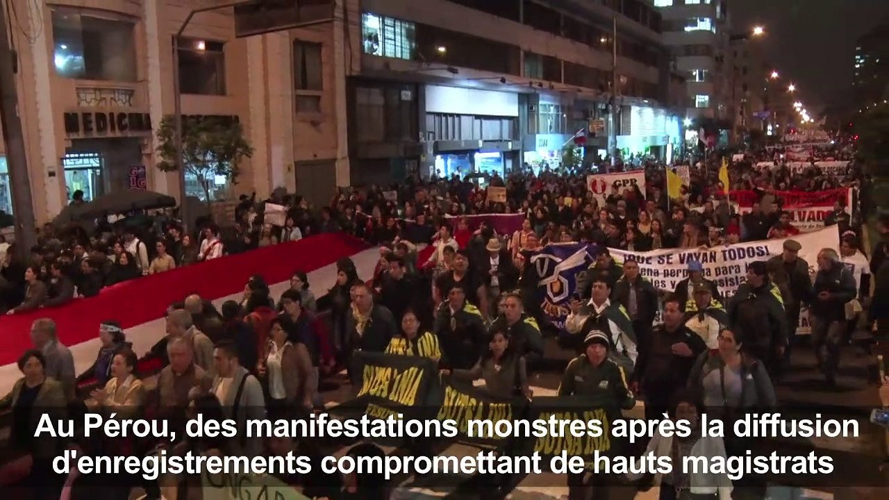 Corruption: des milliers de Péruviens manifestent à Lima