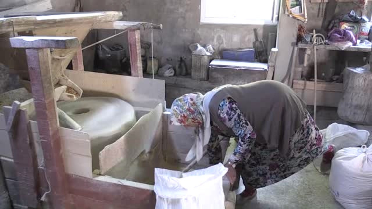 Değirmenci Nine" Teknolojiye Meydan Okuyor