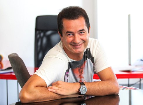 Acun Ilıcalı, İşaret Dili İle Mesaj Gönderen İşitme Engelliler Futbol Takımı Oyuncularının Davetini Kırmadı