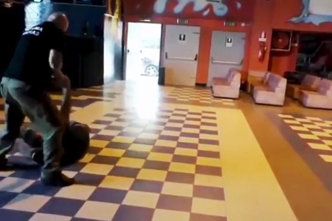 Krav Maga v Jujitsu defense against a knife