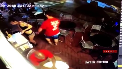 Une serveuse corrige un client aux mains baladeuses