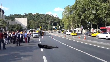 Beşiktaş'ta yolda çökme (2) - İSTANBUL