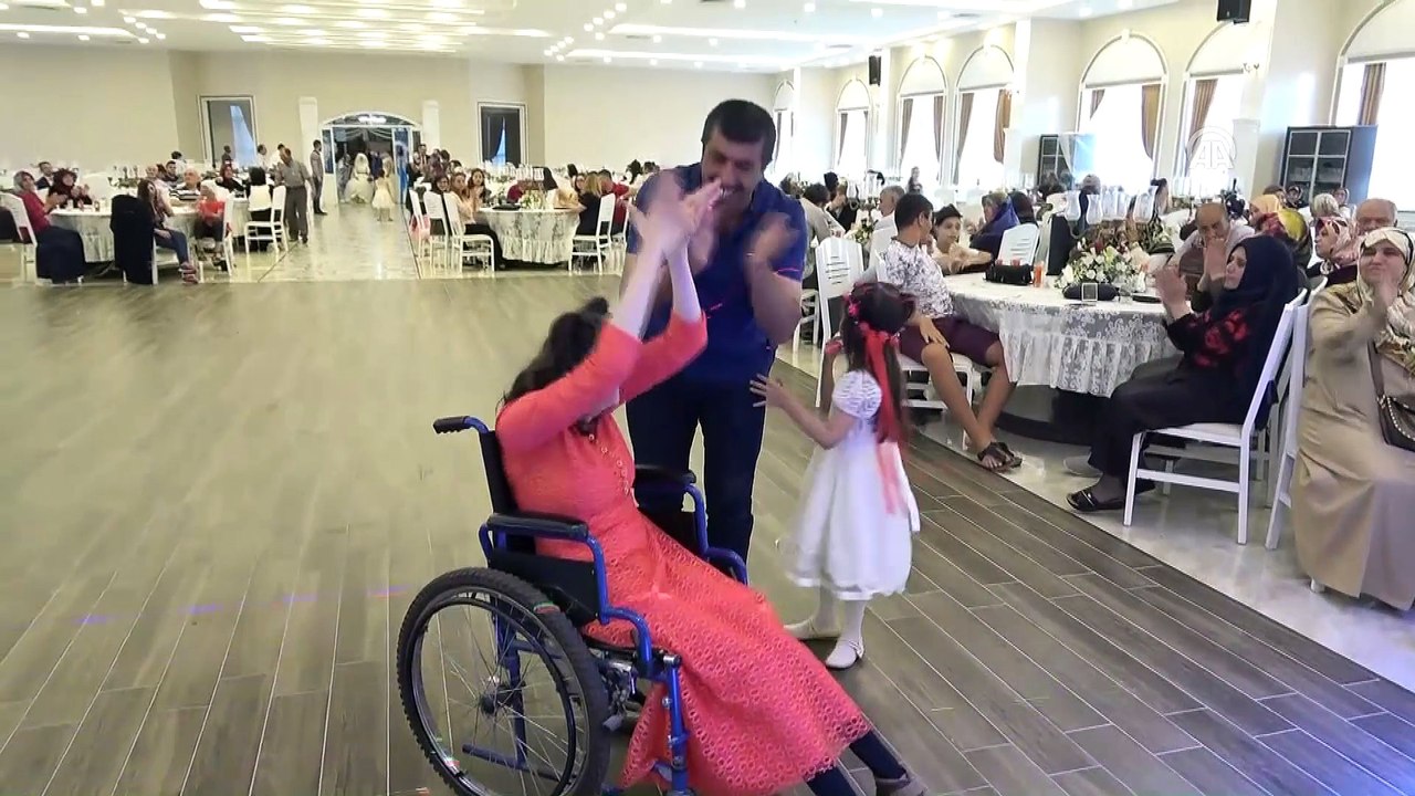 Engelli genç kızların gelinlik hayali gerçek oldu - SİVAS