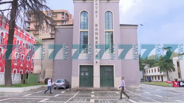 LULZIM BASHA KERCENON PER TEATRIN - News, Lajme - Kanali 7