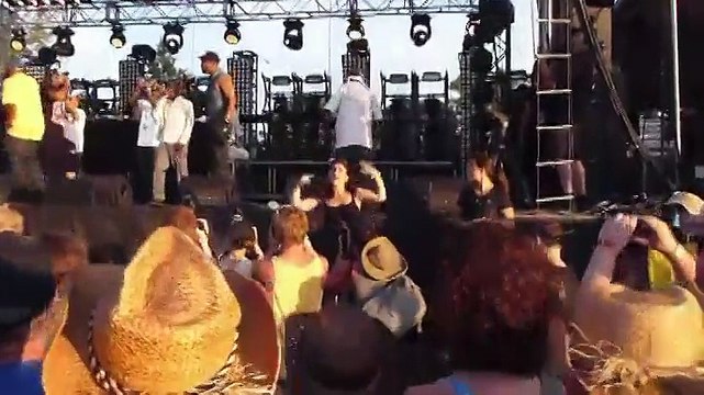 États-Unis : Holly Maniatty, l'interprète qui traduit les rappeurs en langue des signes