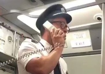 下载视频: British Airways Pilot Speaks to Relieved Passengers After Emergency Landing in Gatwick