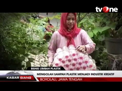 Mengolah Sampah Plastik Menjadi Industri Kreatif