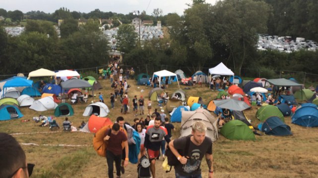 Les festivaliers arrivent au festival Art Sonic