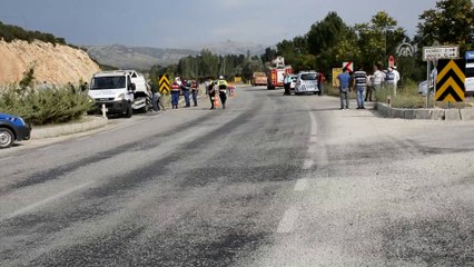 Burdur'da iki otomobil çarpıştı: 7 yaralı