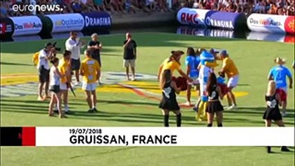 NO COMMENT: Rugby na água é no sul de França